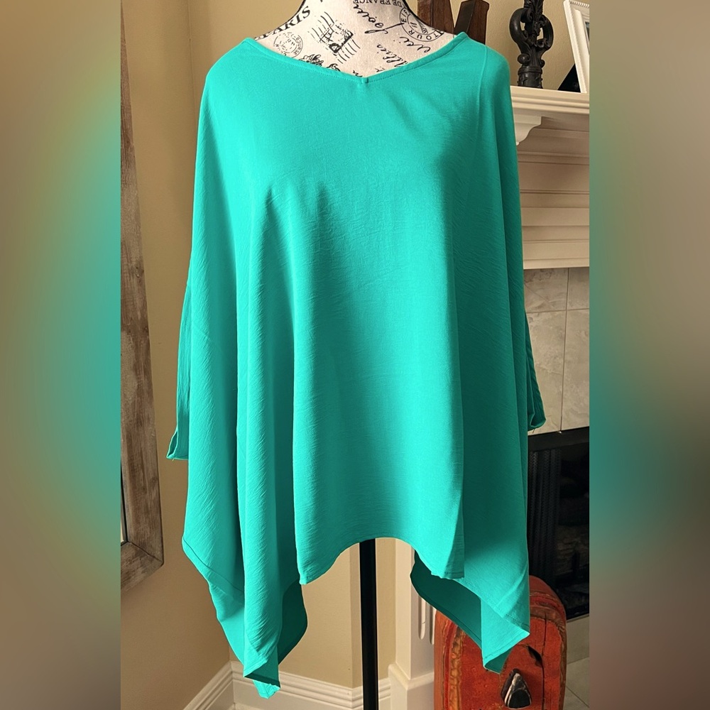 NWT  shark bite poncho top S/M